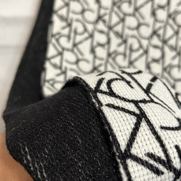 NWT Calvin Klein Reversible Scarf Black and White - Picture 9 of 12